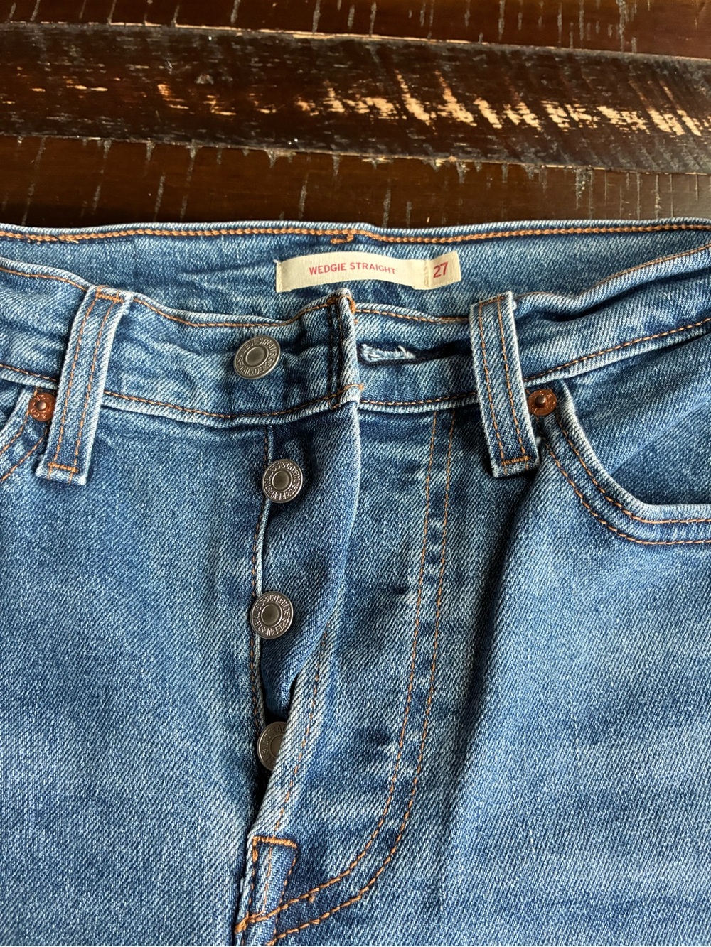 EUC Levi's Wedgie Straight Jeans, size 27